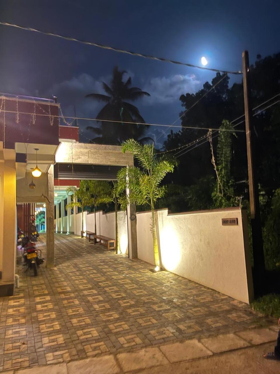 Hotel Sunny Cloud Harumalgoda エクステリア 写真